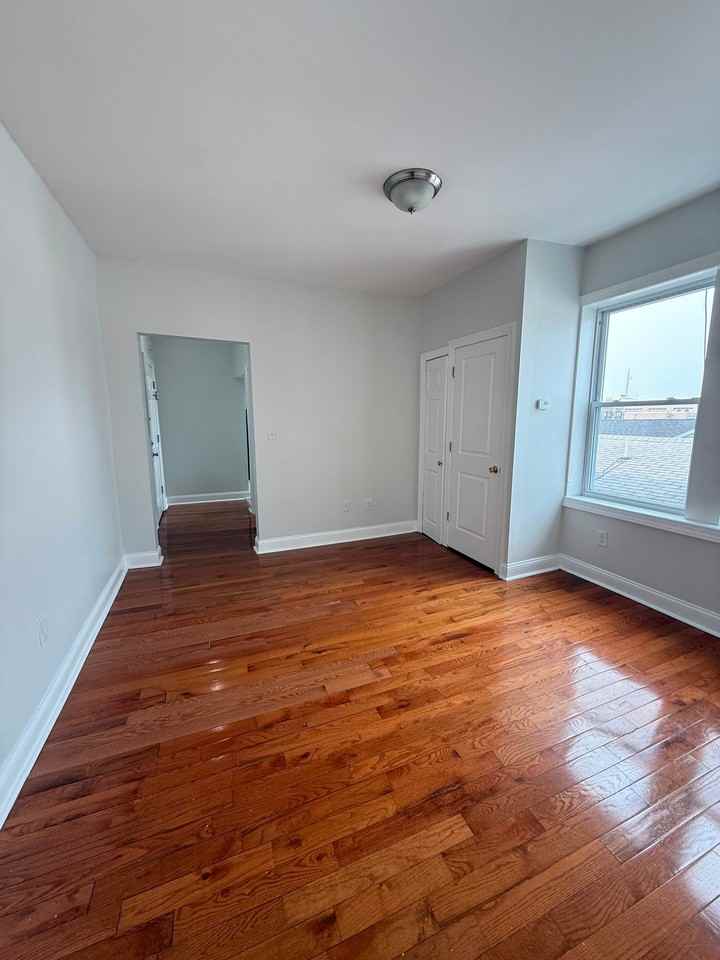 162 Bergen Ave - Photo 6 of 7