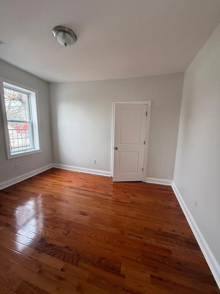 162 Bergen Ave - Photo 7 of 7