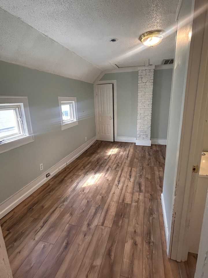 1342 Lafayette Ave Ne #2 - Photo 4 of 10