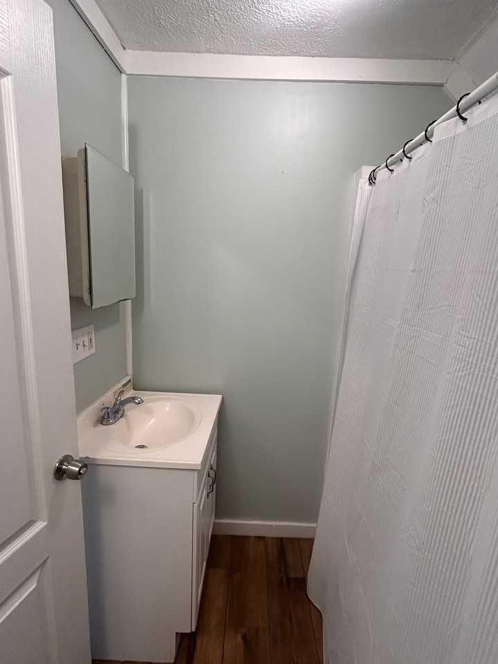 1342 Lafayette Ave Ne #2 - Photo 7 of 10