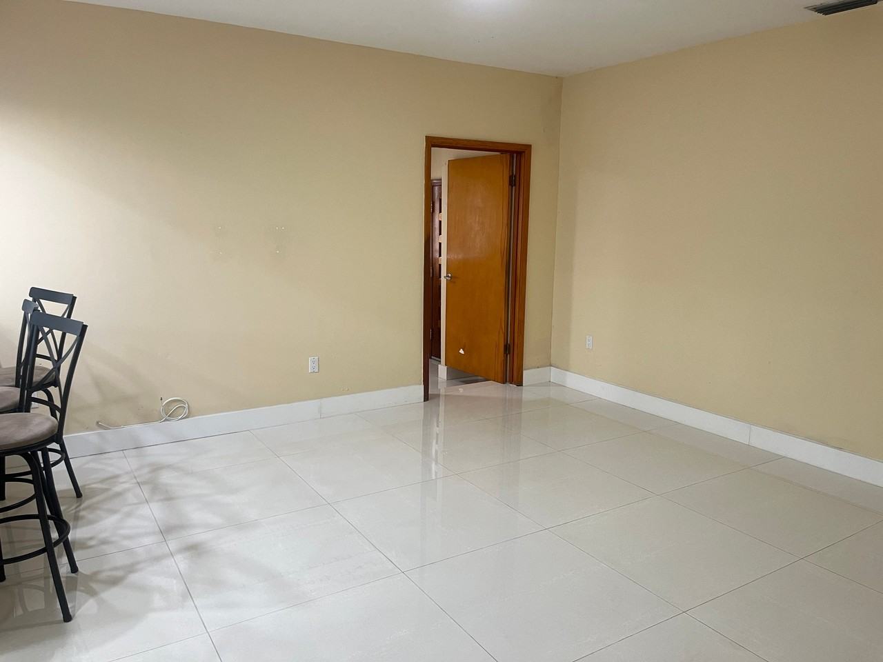 330 Northwest Dr - Photo 4 of 12