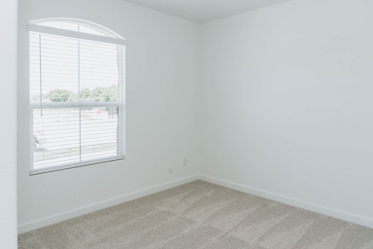 2105 Martins Pond Rd - Photo 5 of 9