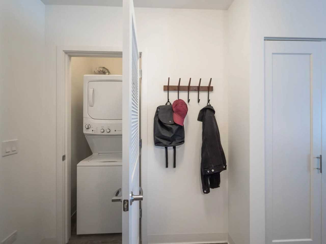 189 W Erie St - Photo 7 of 15