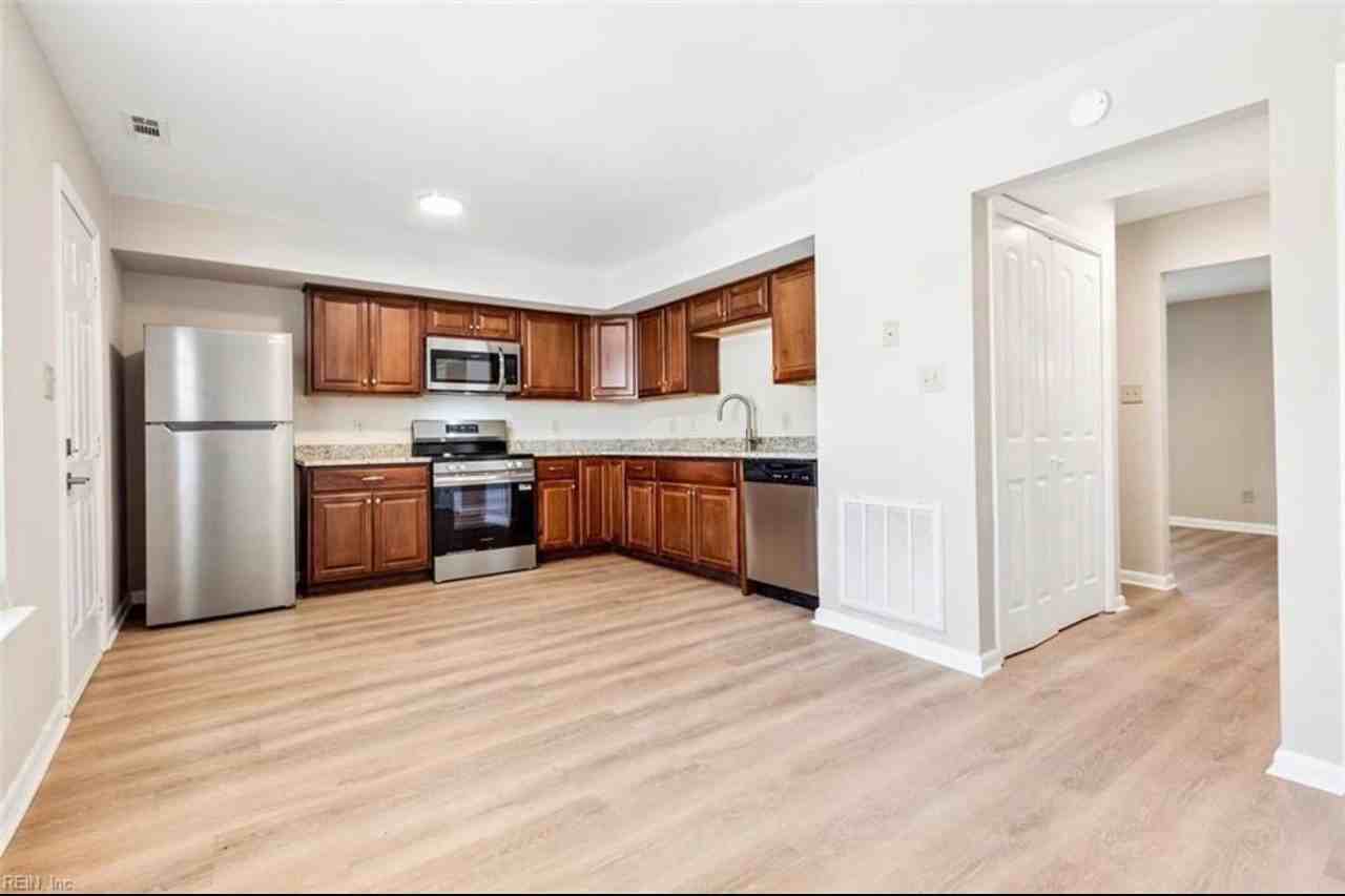 1618 Corprew Ave - Photo 5 of 9