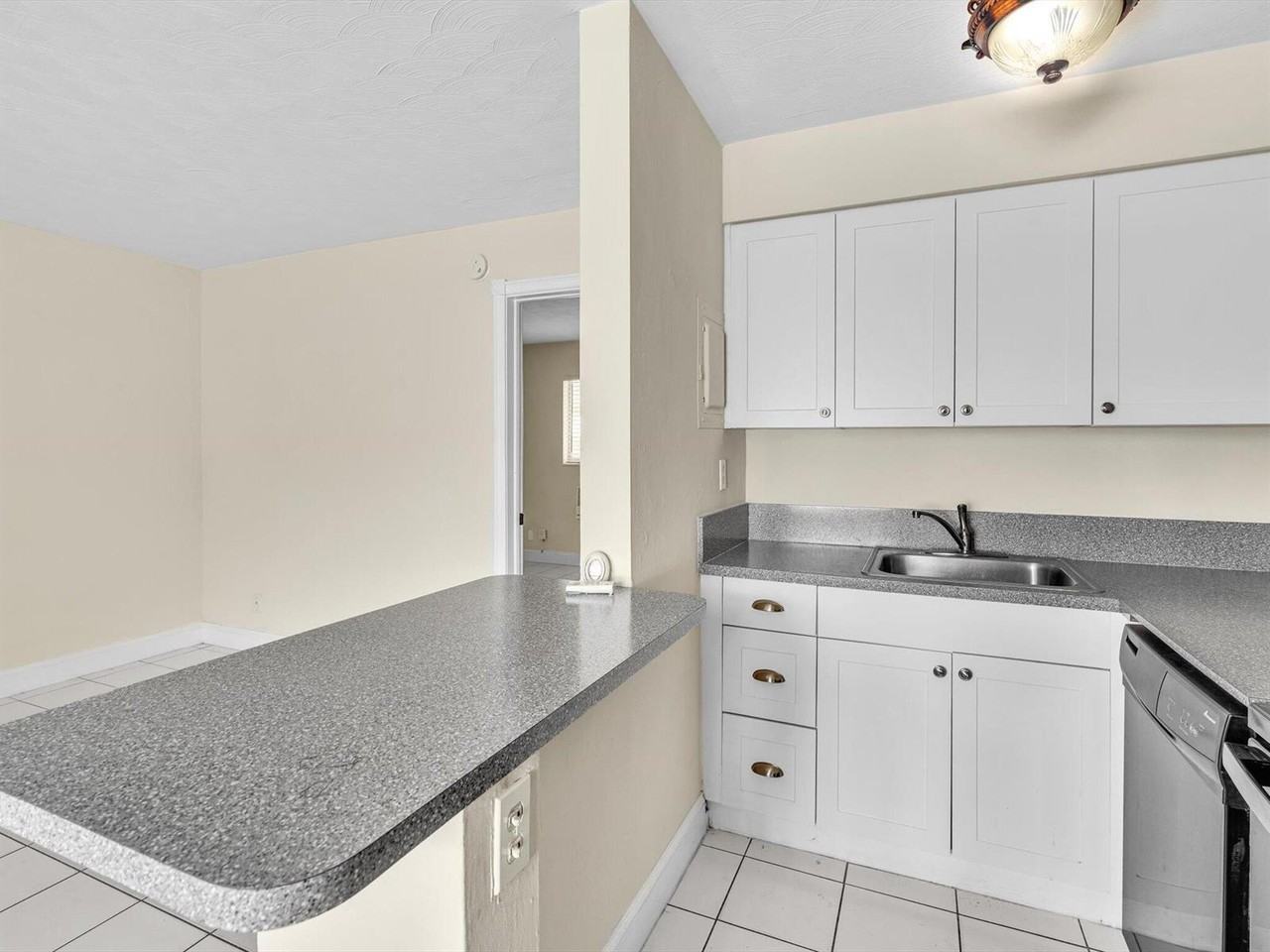 1219 Northeast 14th Avenue - Photo 7 of 10
