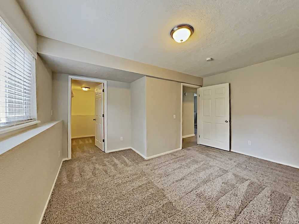 2307 W Desert Ln #NA - Photo 2 of 4