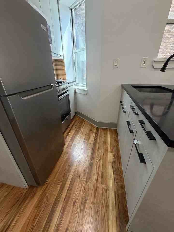 181 Baldwin Ave #2R - Photo 2 of 11