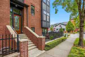 featured image of 1186 Ne Park Dr