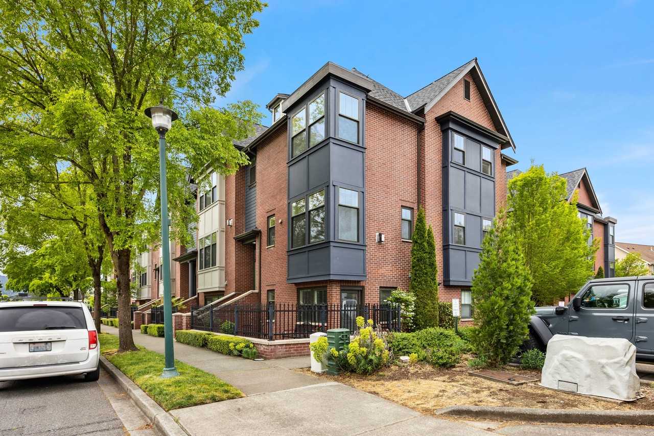 1186 Ne Park Dr - Photo 4 of 17