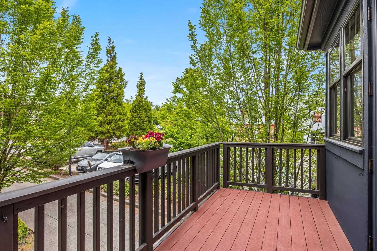 1186 Ne Park Dr - Photo 5 of 17