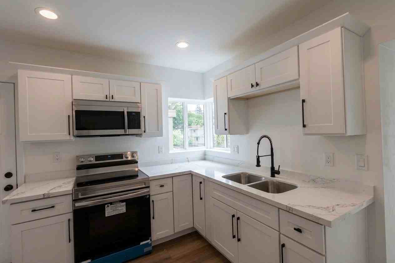 1728 E Linden St #NA - Photo 3 of 10