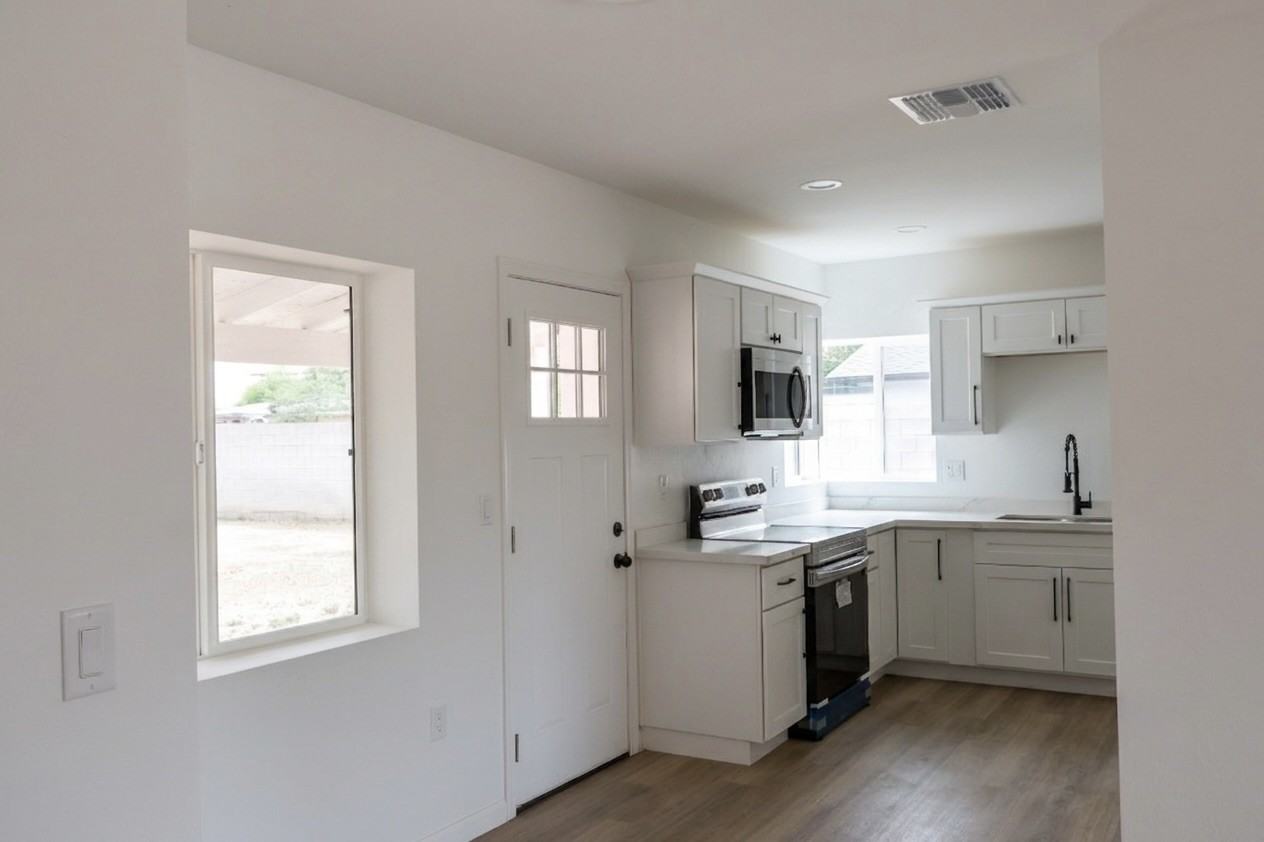 1728 E Linden St #NA - Photo 4 of 10