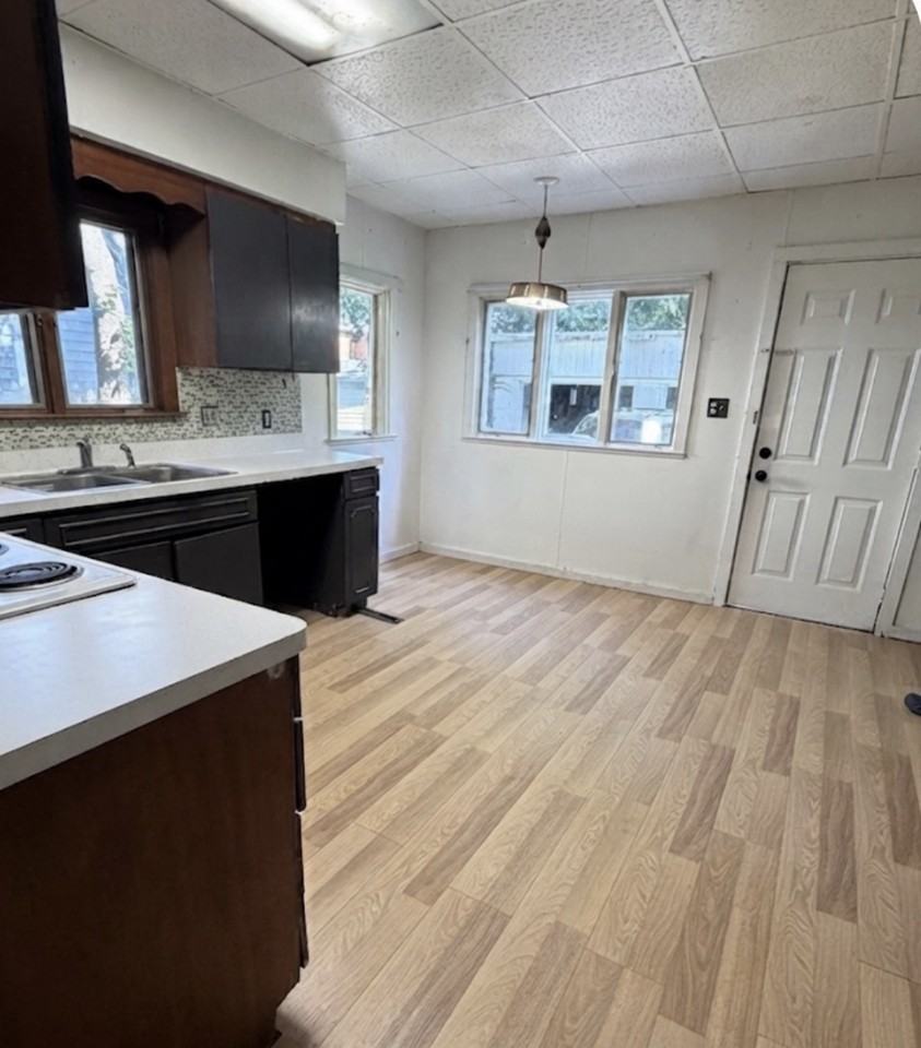915 W Douglas St #915 - Photo 4 of 11