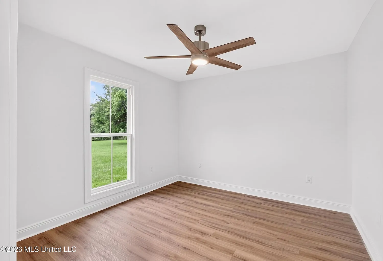 814 W 7th St #1 - Photo 4 of 10