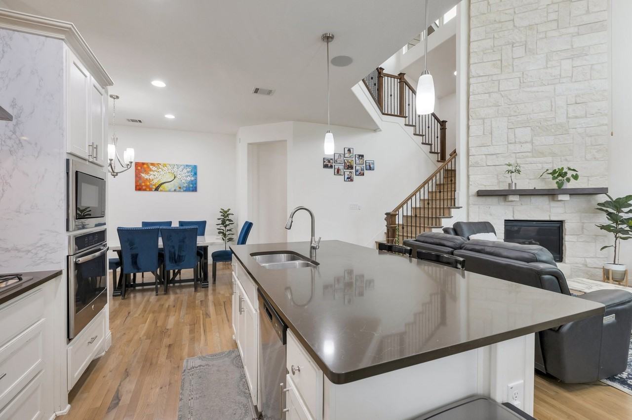2464 Castle Ridge Dr #NA - Photo 4 of 17