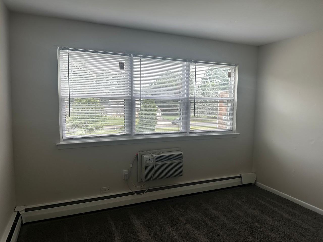 Rosewood Apartments - Photo 4 of 5