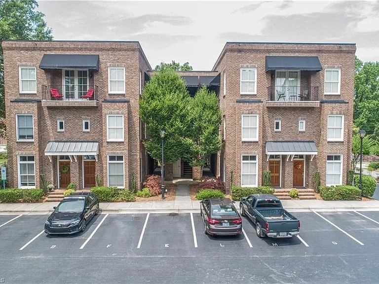 622 N Elm St #NA - Photo 3 of 11