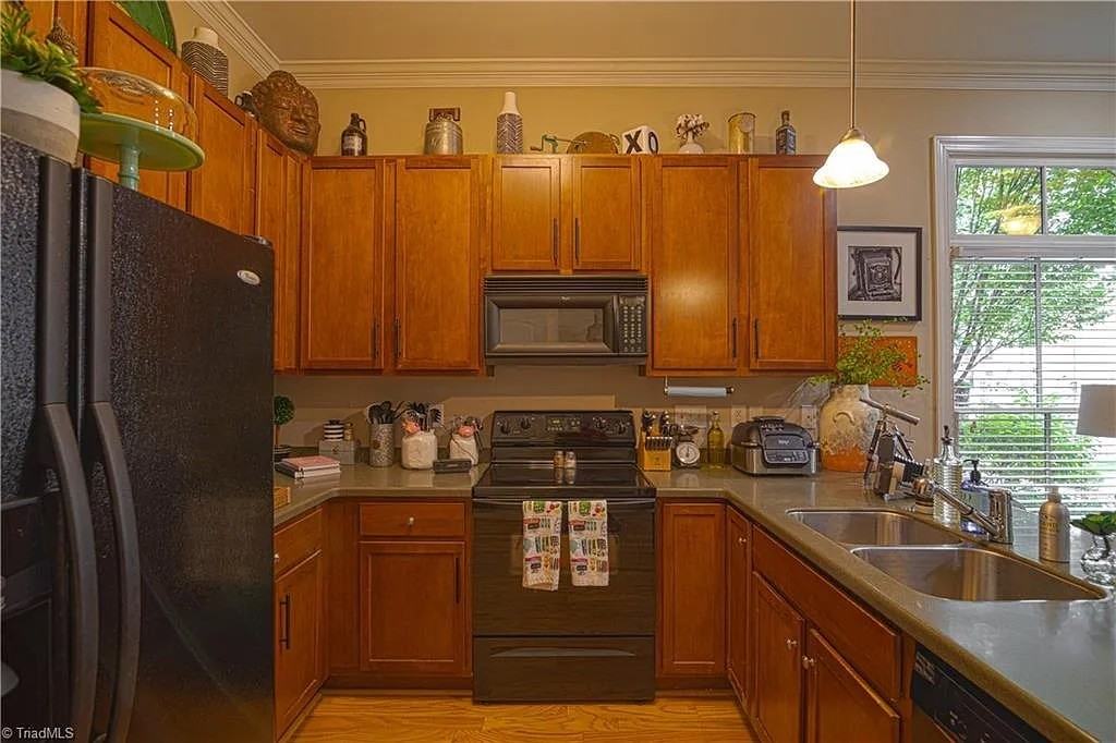 622 N Elm St #NA - Photo 4 of 11