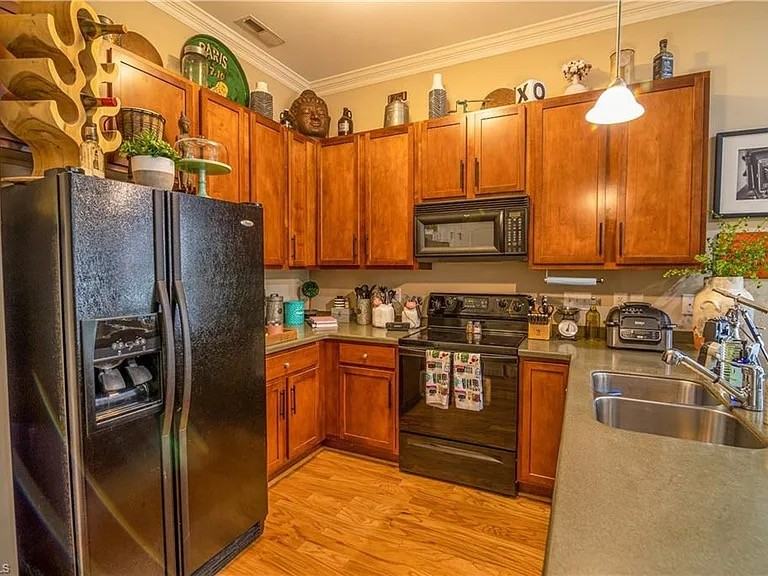 622 N Elm St #NA - Photo 5 of 11