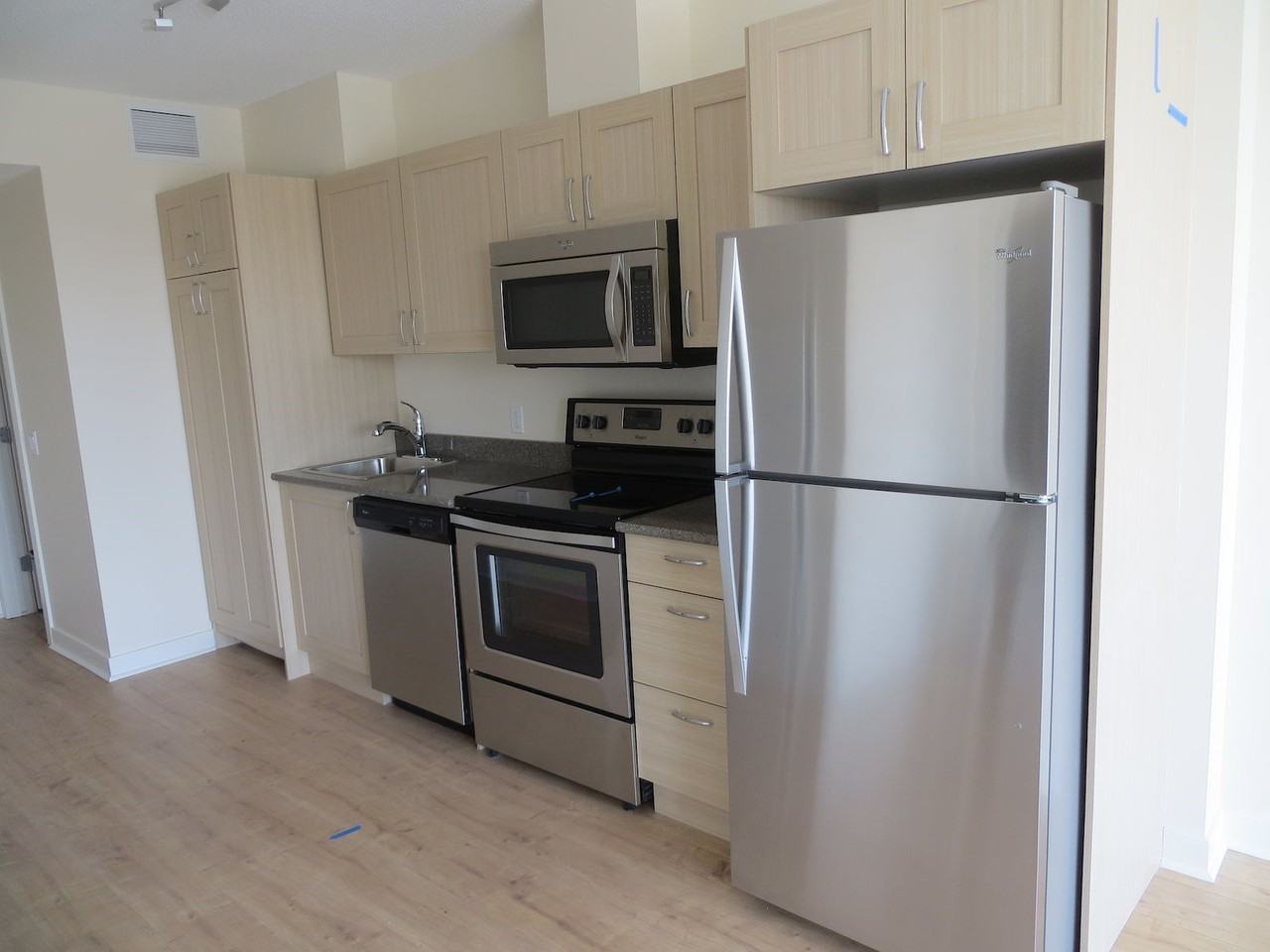 30 Brentwood Common - Photo 3 of 14