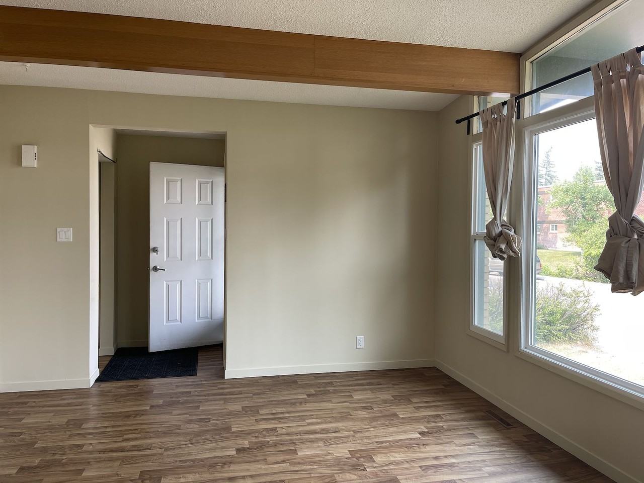 2027 Urquhart Rd Nw - Photo 2 of 23