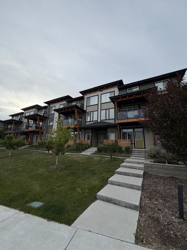 230 Seton Pass Se - Photo 2 of 20