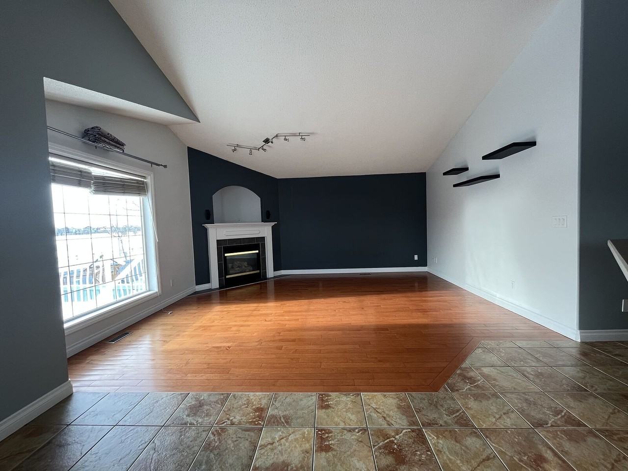 321 Calderon Cres Nw - Photo 2 of 32