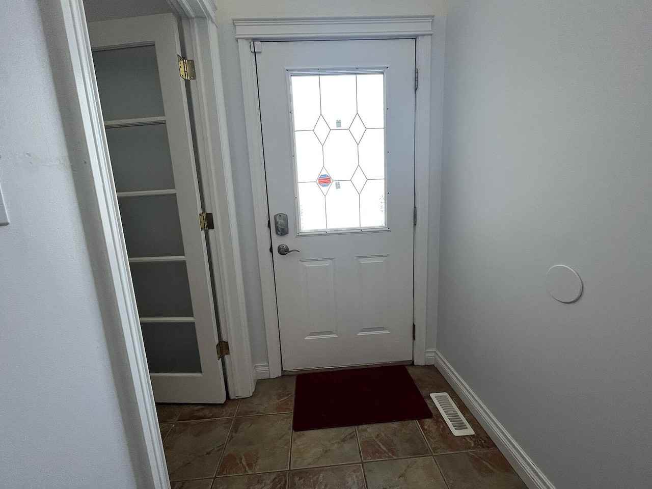 321 Calderon Cres Nw - Photo 4 of 32