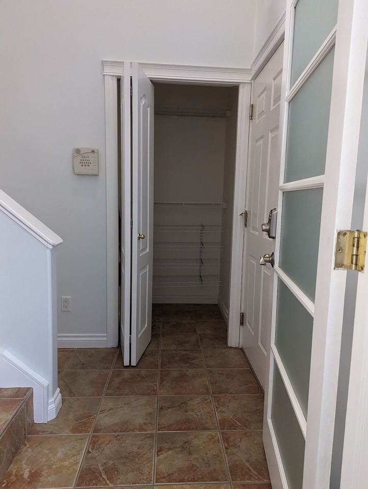 321 Calderon Cres Nw - Photo 5 of 32