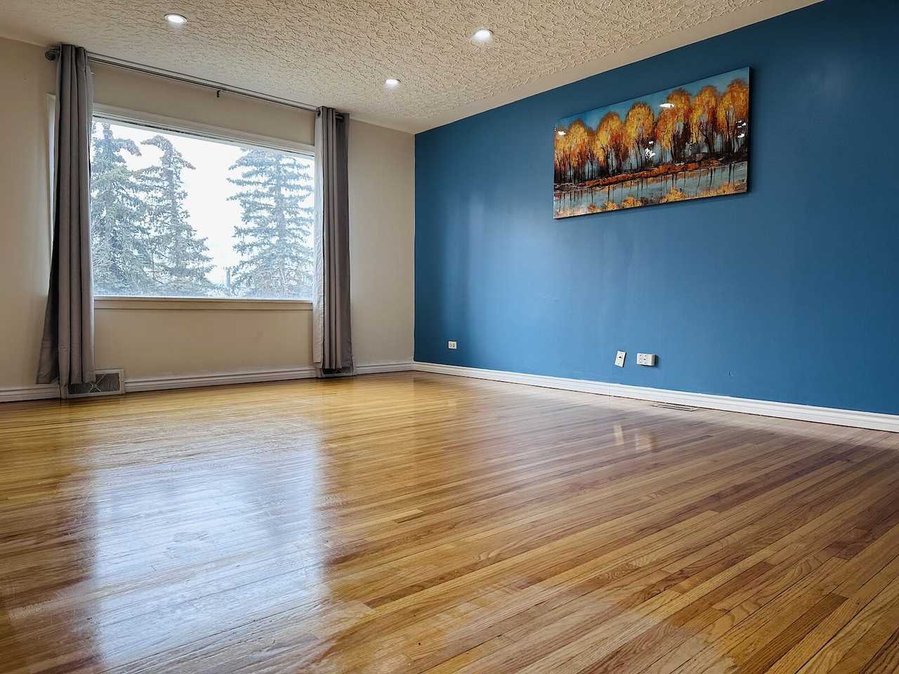 2432 Capitol Hill Cres Nw - Photo 4 of 16