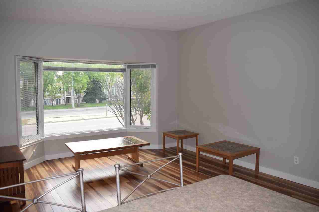 5014 - 5014 Dalhousie Drive Northwest - Photo 5 of 26