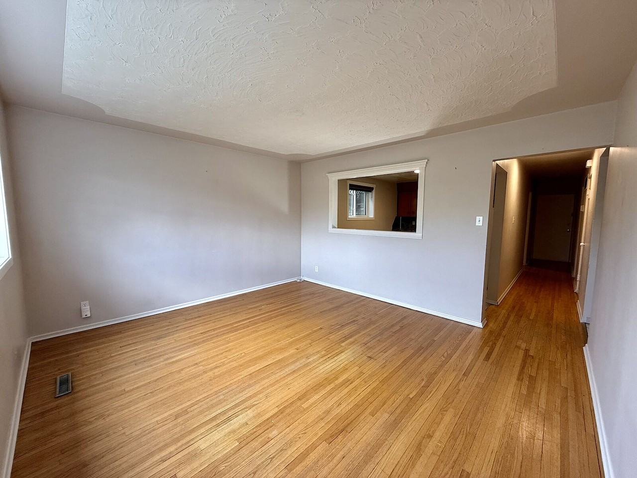 1723 - 1723 25 Avenue Southwest - Photo 4 of 11