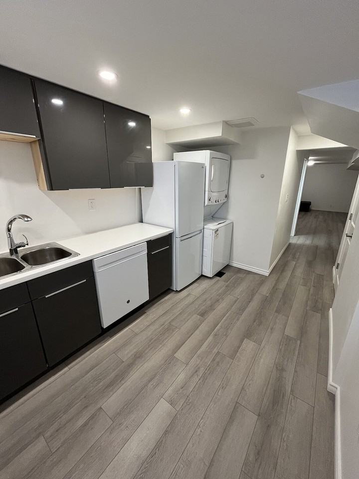256 Deerview Crt Se - Photo 3 of 13