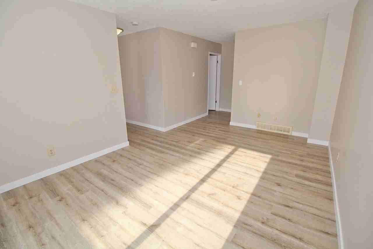 6129 Bowness Rd Nw - Photo 7 of 26