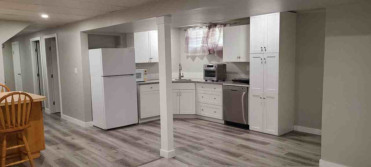 2120 19 Ave - Photo 2 of 32