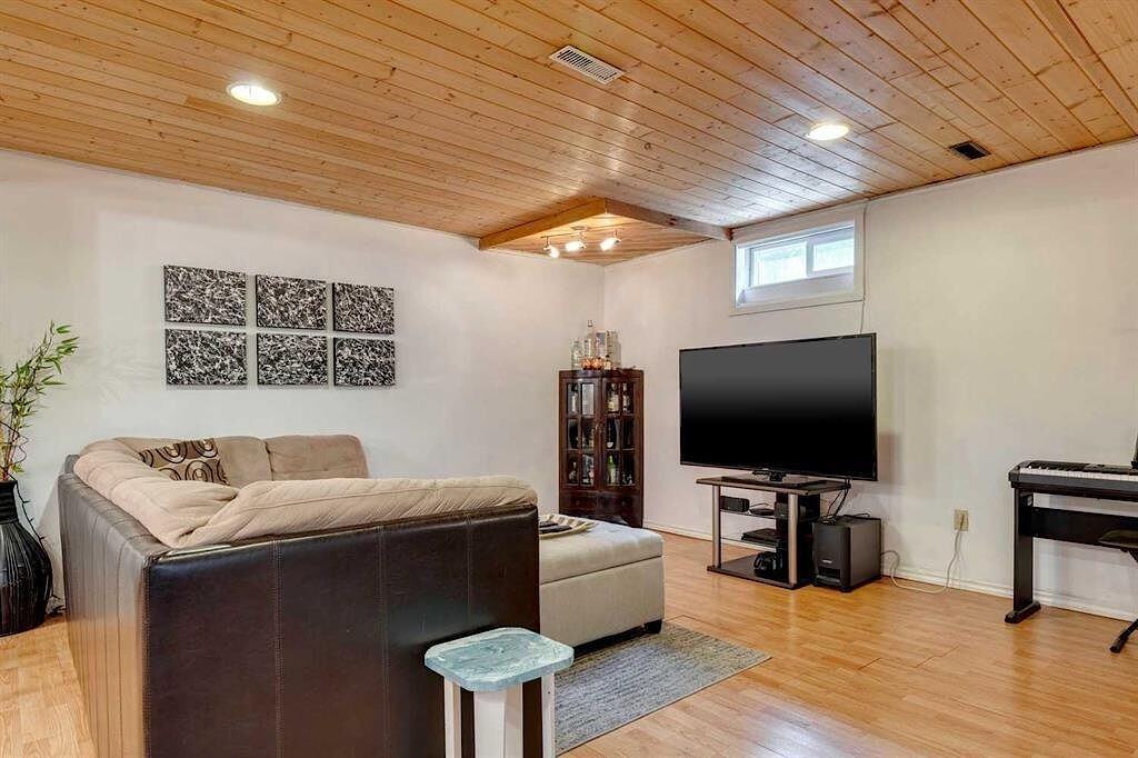 5703 Dalhousie Dr Nw - Photo 2 of 13