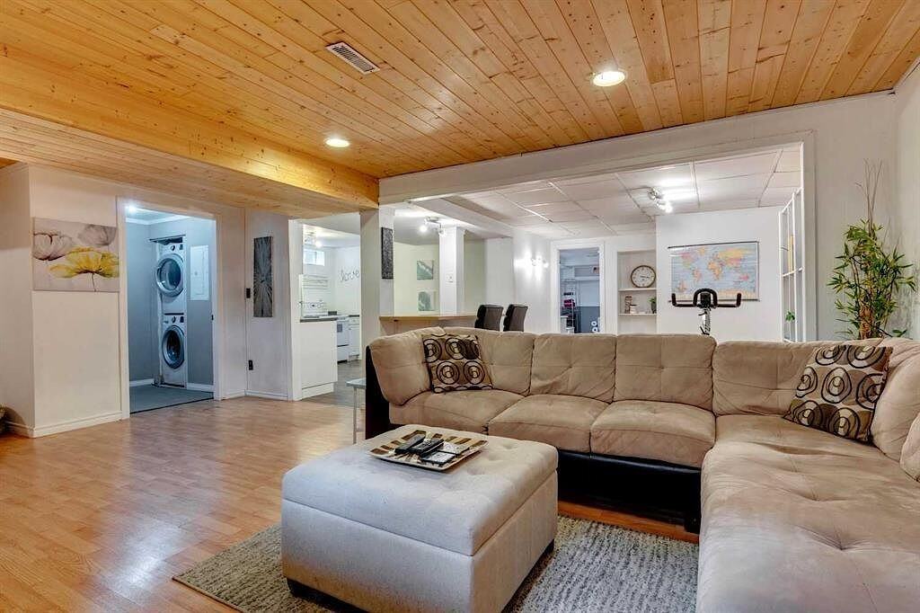5703 Dalhousie Dr Nw - Photo 3 of 13