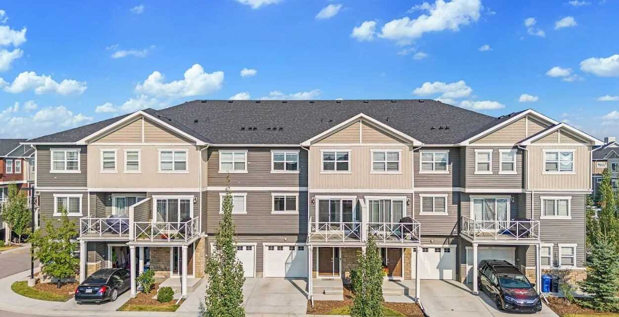 709 Skyview Ranch Grove Ne - Photo 2 of 30