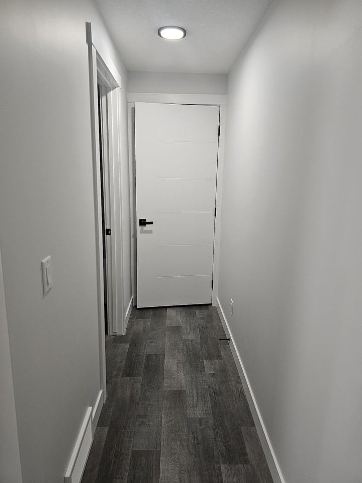 8245 8a Ave Sw - Photo 6 of 16