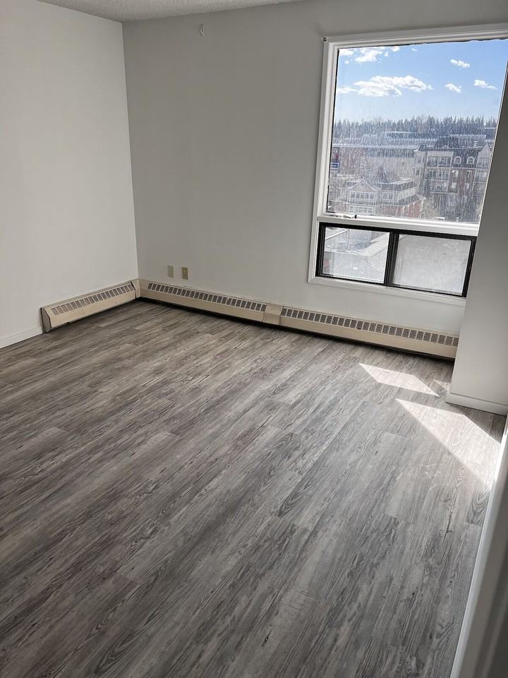 924 Dorchester Square Apt Tower - Photo 2 of 25