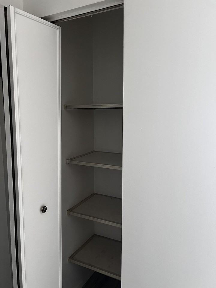 924 Dorchester Square Apt Tower - Photo 7 of 25
