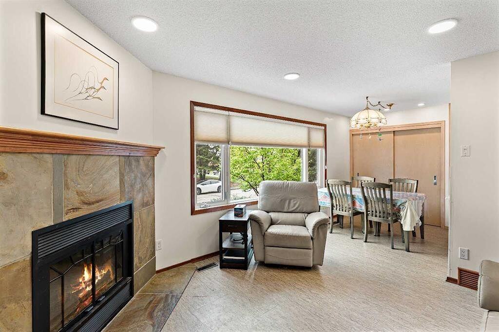 136 Bracebridge Cres Sw - Photo 5 of 22