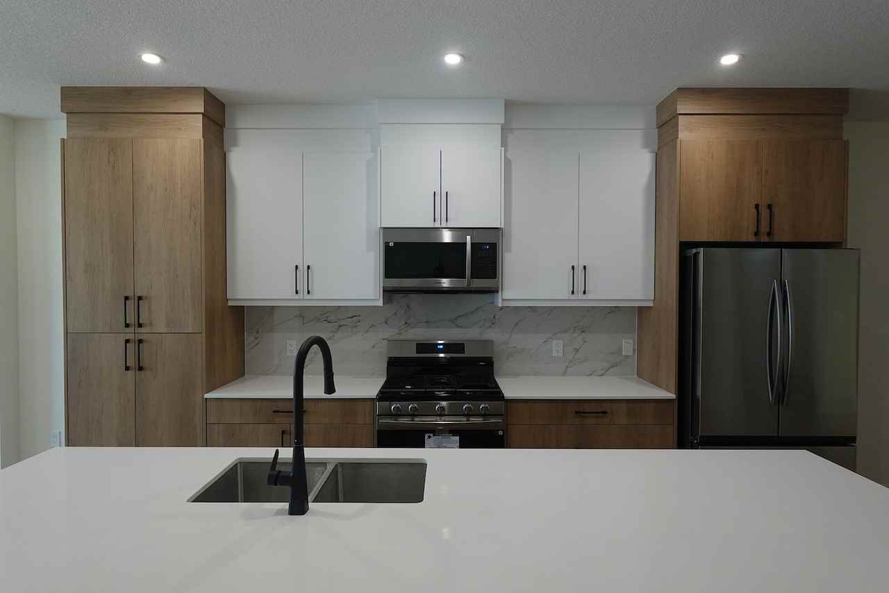 224 28 St Sw - Photo 4 of 36