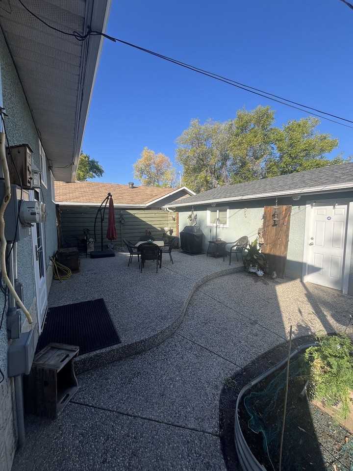 10004 96a Ave - Photo 2 of 17