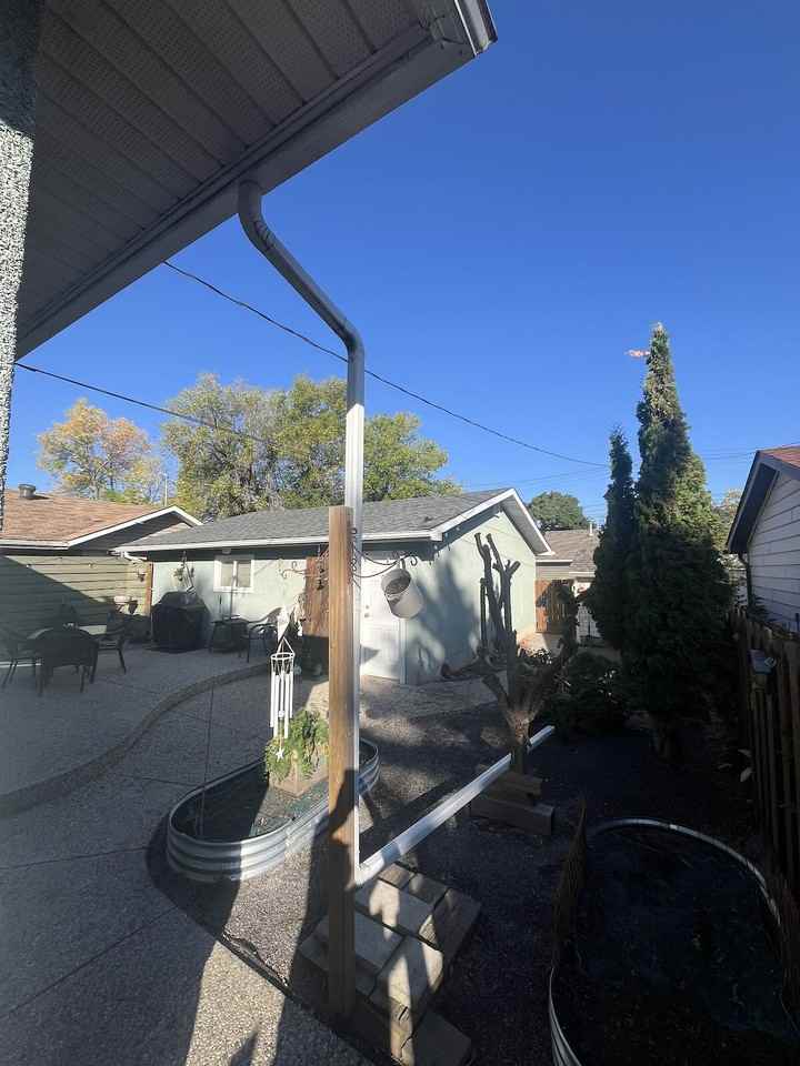 10004 96a Ave - Photo 3 of 17
