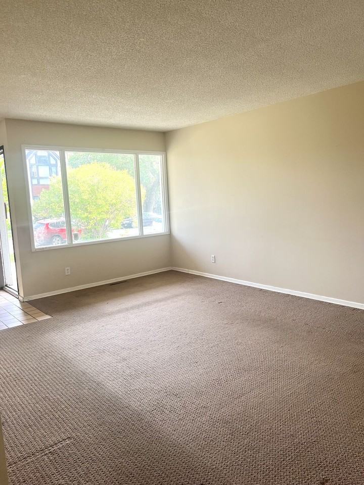 625 -625 15 St Nw - Photo 2 of 7