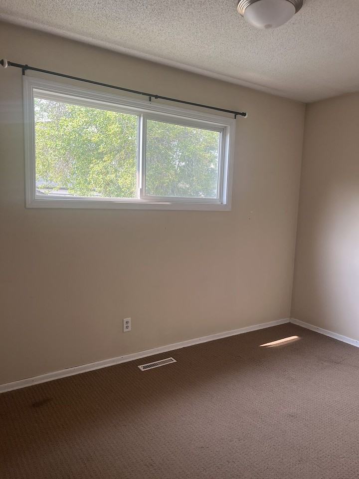 625 -625 15 St Nw - Photo 5 of 7