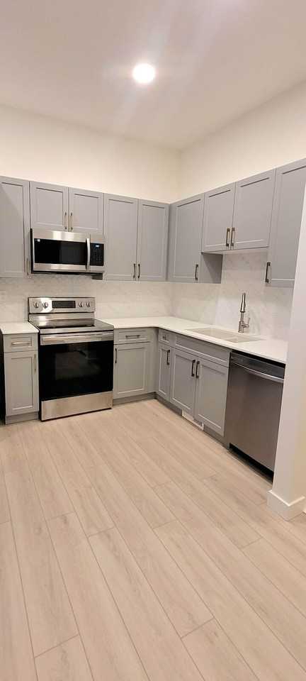 4216 208 St Nw - Photo 2 of 12