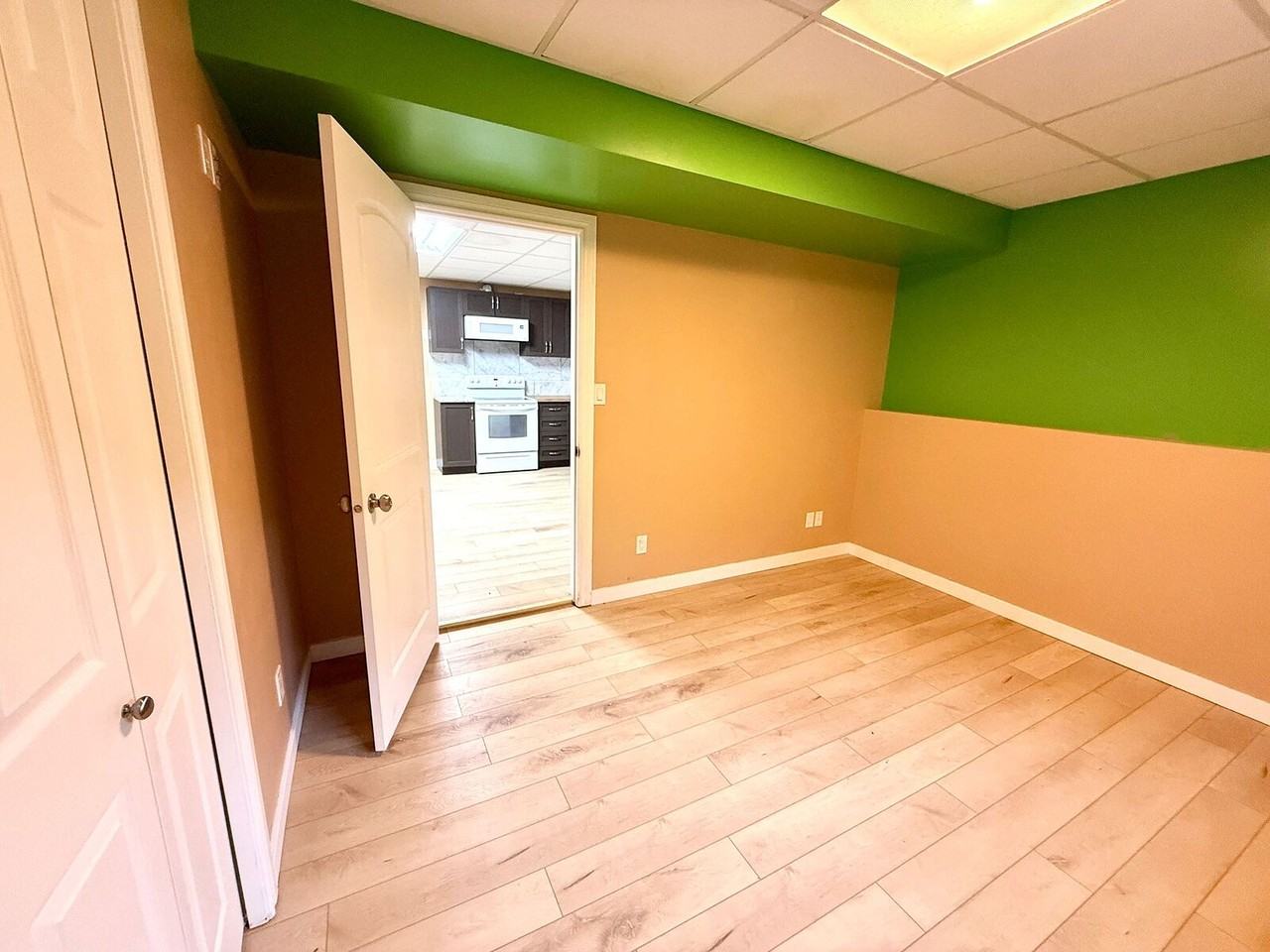 72 Oswald Close - Photo 4 of 13