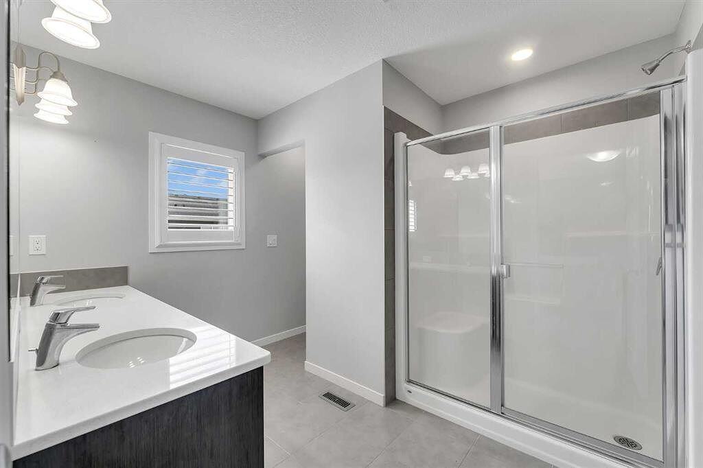 146 Red Sky Cres Ne - Photo 2 of 31